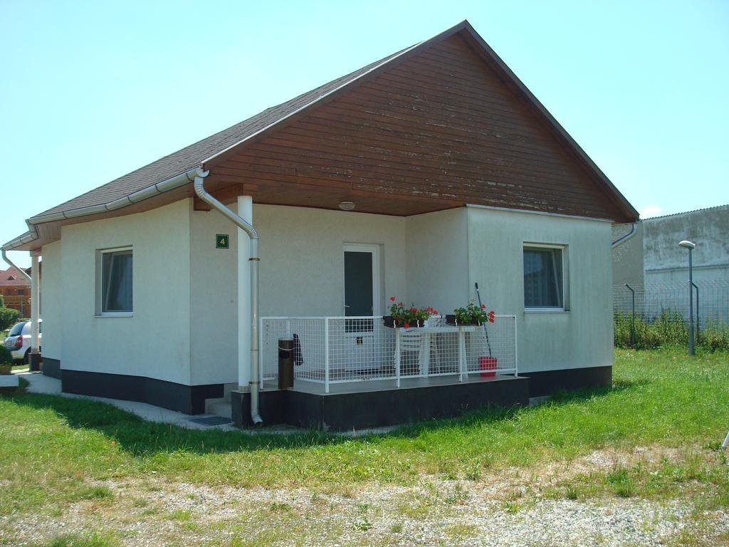 Termal Kemping Apartmanok Tiszaujvaros Ngoại thất bức ảnh