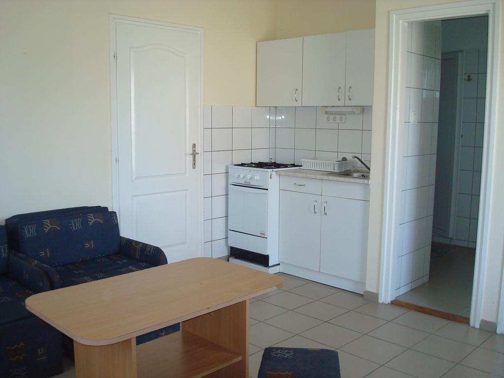 Termal Kemping Apartmanok Tiszaujvaros Phòng bức ảnh