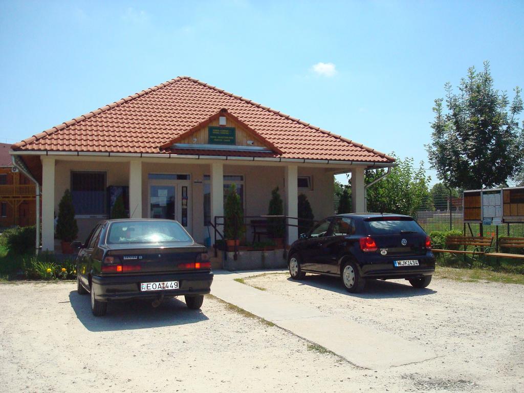 Termal Kemping Apartmanok Tiszaujvaros Ngoại thất bức ảnh